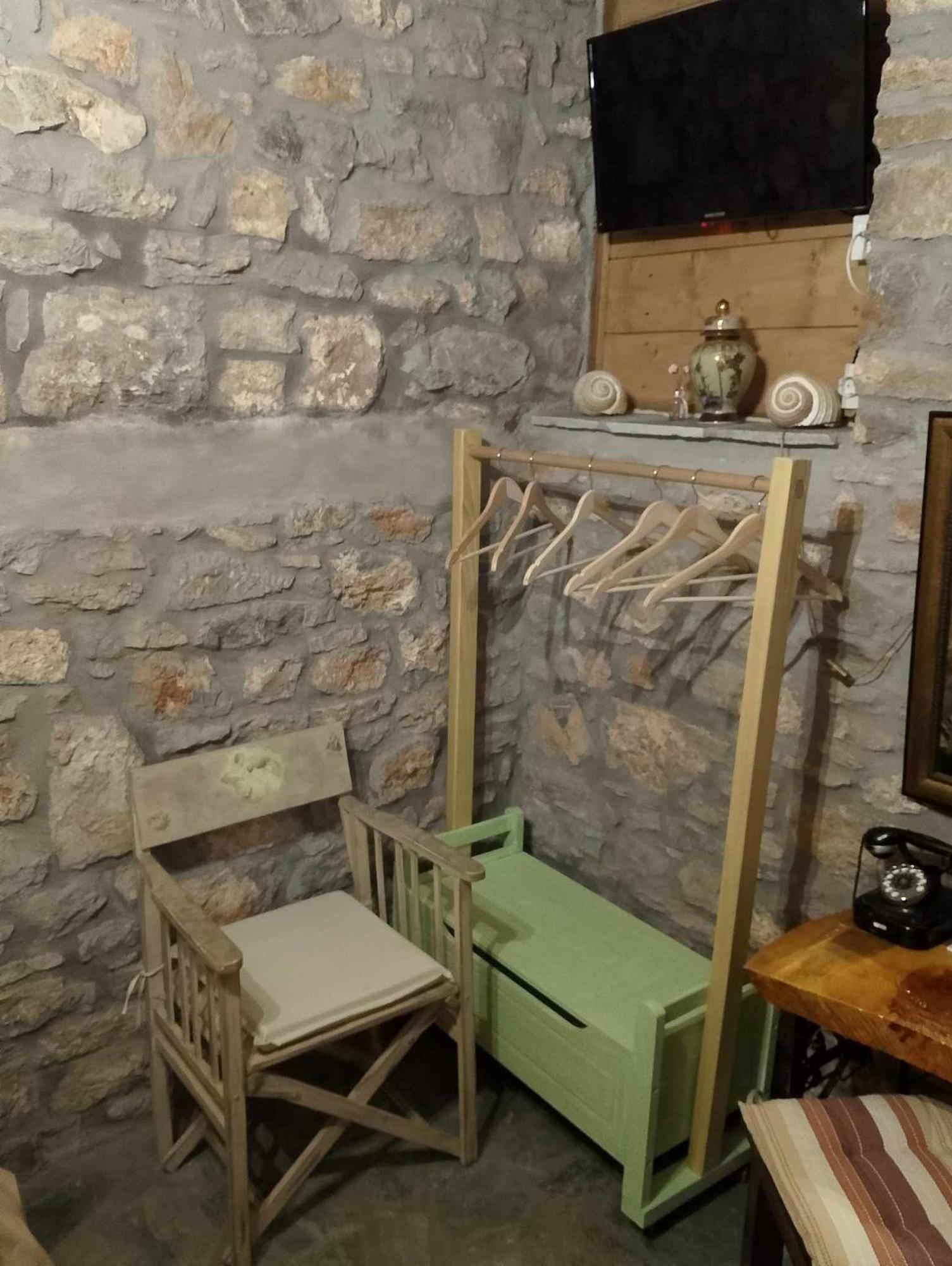 Apartamento Αυθεντικό Πετρινο Στην Ναύπακτο Nafpaktos Habitación foto